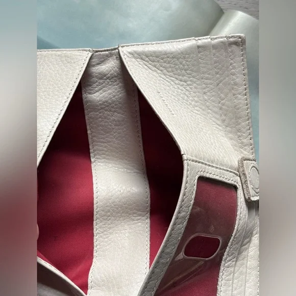 Hammitt 110 North Pebble Leather Wallet In Calla Lilly White/Brushed Gold - Picture 9 of 15